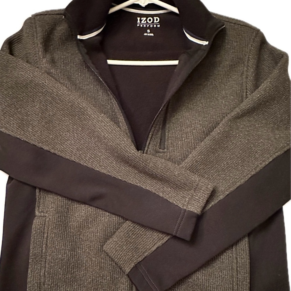 Men’s IZOD, olive-green and black, lightly textured knit jacket. Size SMALL.